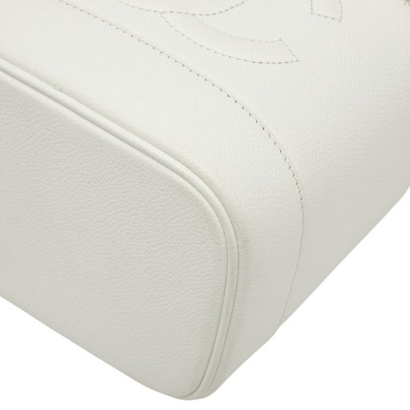 CHANEL White Caviar Leather Logo Vanity Bag - Picture 4 of 13